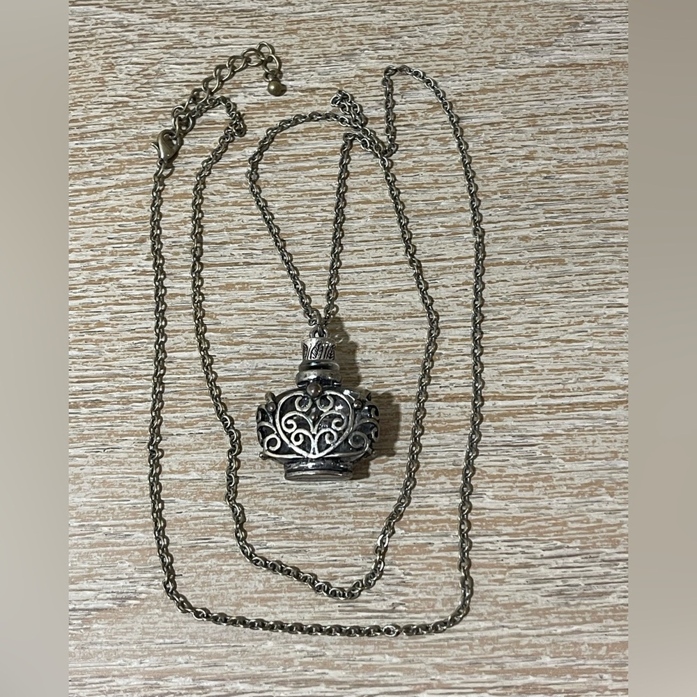 Elegant Silver Pendant Necklace